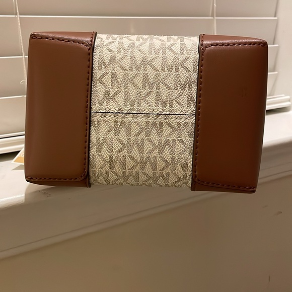 Michael Kors XS Suri Mini Bucket Crossbody Drawstring - Picture 2 of 9